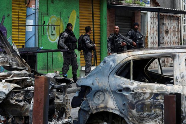 Al menos 60 muertos en Río de Janeiro tras operativo contra facción criminal
