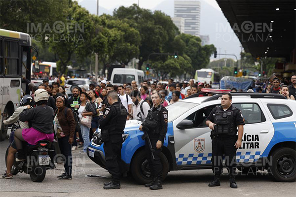 Suben a 64 los muertos en megaoperación en Río de Janeiro