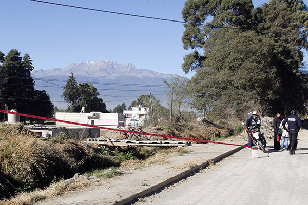 Violento ajuste de cuentas: abandonan cadáver de mujer carterista en un canal