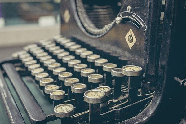 Un británico crea alucinantes dibujos con antiguas máquinas de escribir