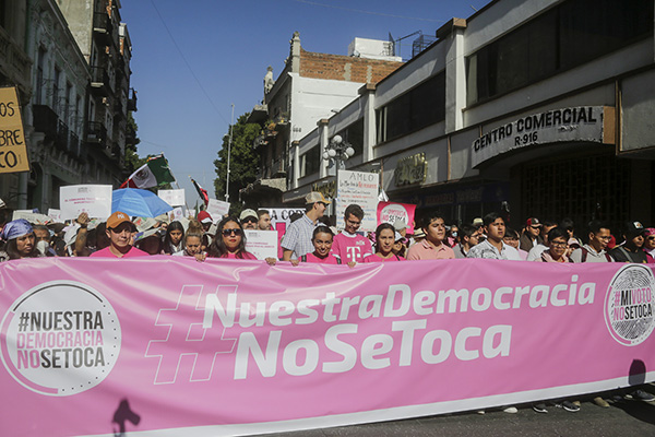 Miles de poblanos piden respeto al voto en la “Marcha por Nuestra ...
